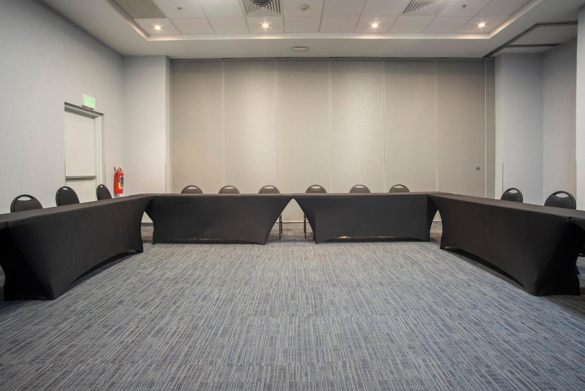 Holiday Inn Express Guadalajara Iteso By Ihg Сапопан Экстерьер фото