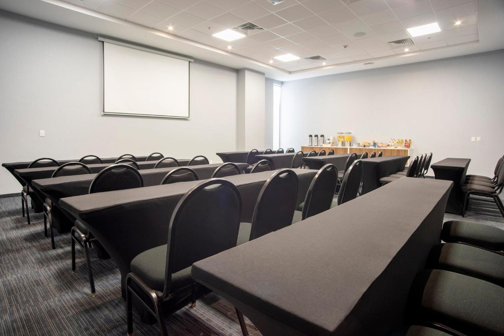 Holiday Inn Express Guadalajara Iteso By Ihg Сапопан Экстерьер фото