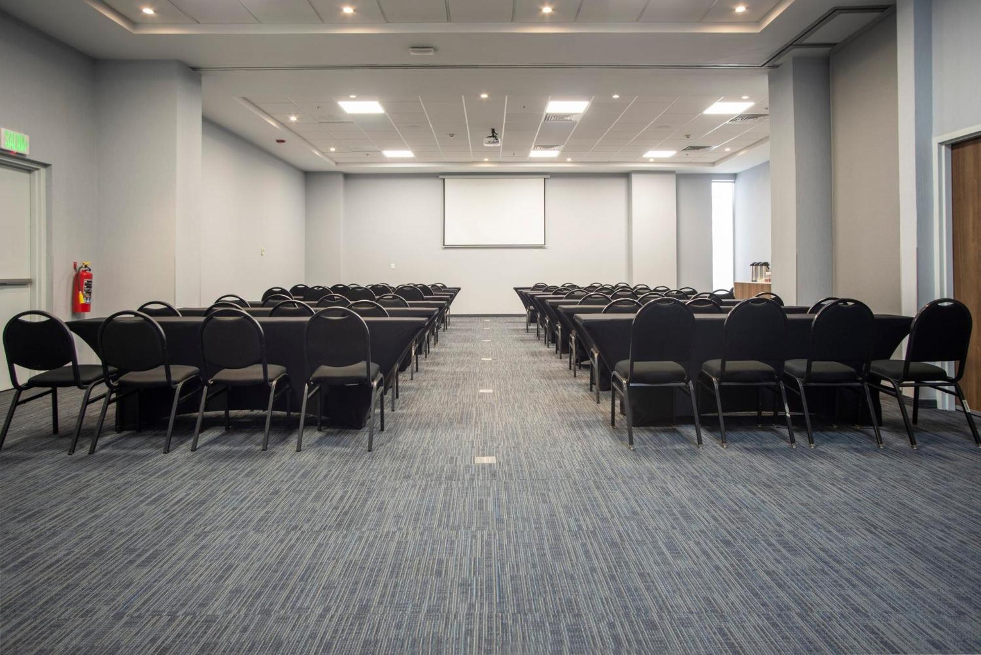 Holiday Inn Express Guadalajara Iteso By Ihg Сапопан Экстерьер фото