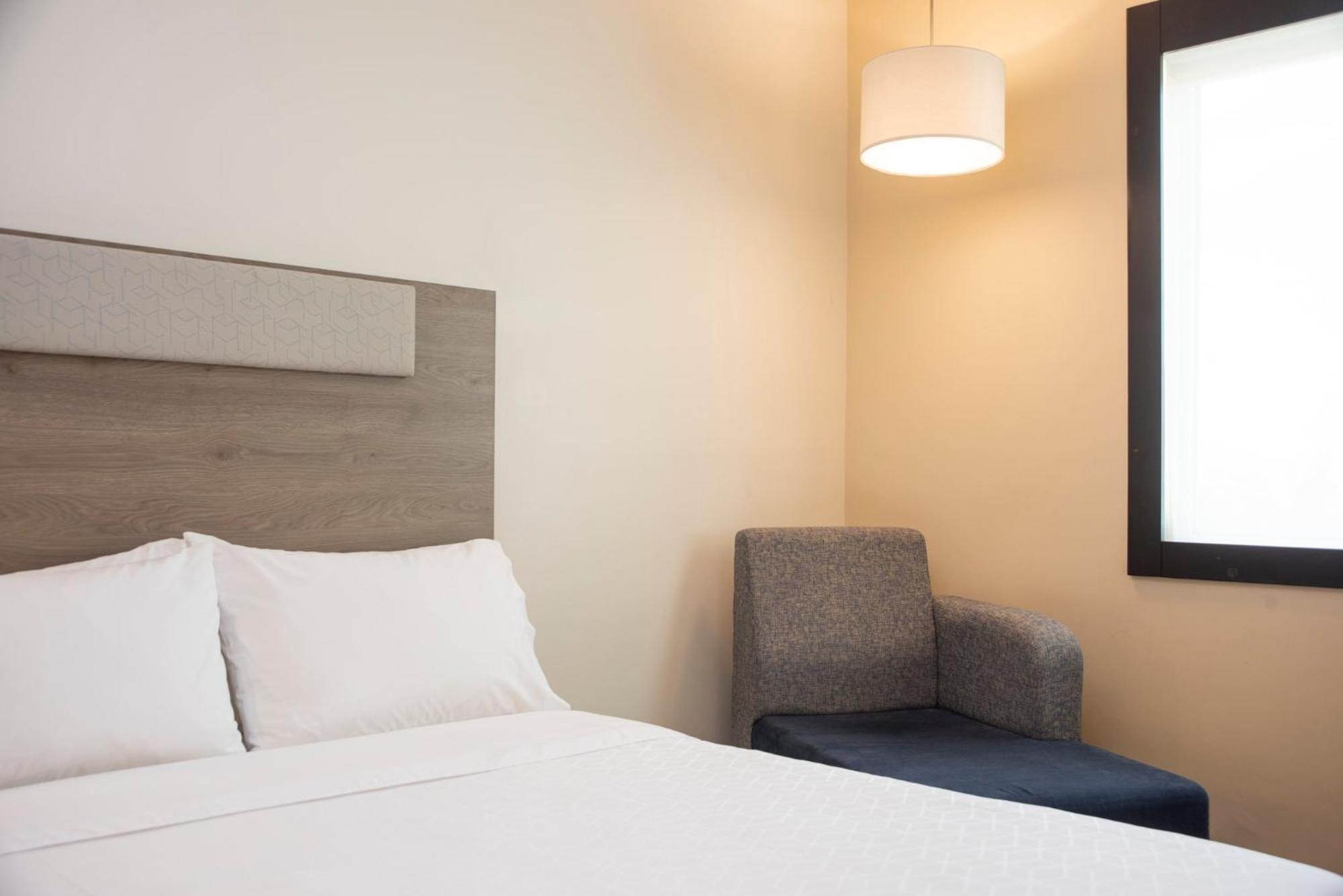 Holiday Inn Express Guadalajara Iteso By Ihg Сапопан Экстерьер фото